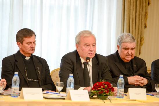 Csury Istvan püspök az értekezleten